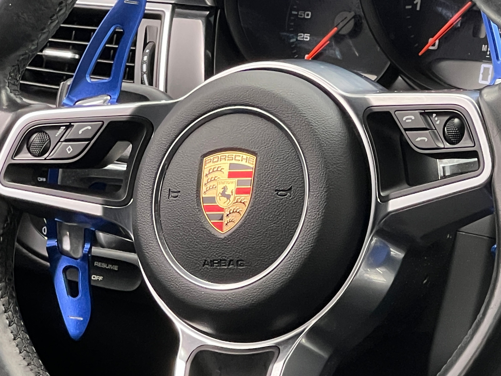 Thumbnail: 2018 Porsche Macan - 4