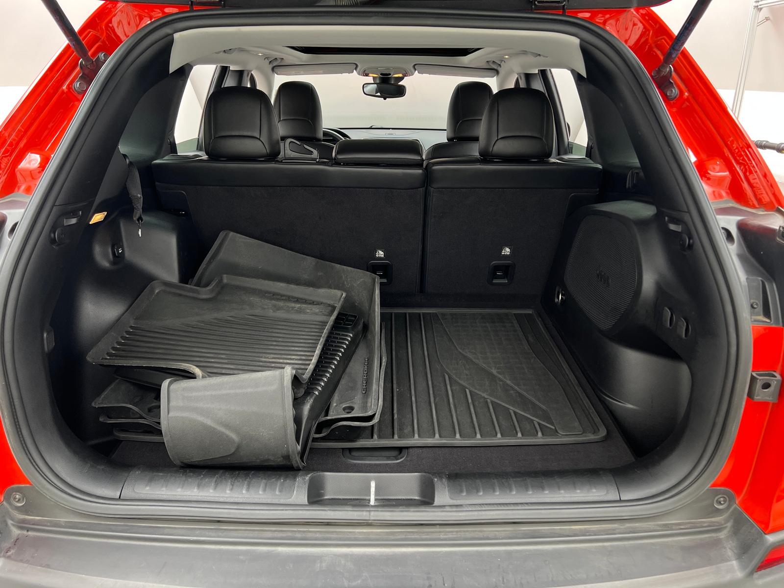 Thumbnail: 2021 Jeep Cherokee - 6