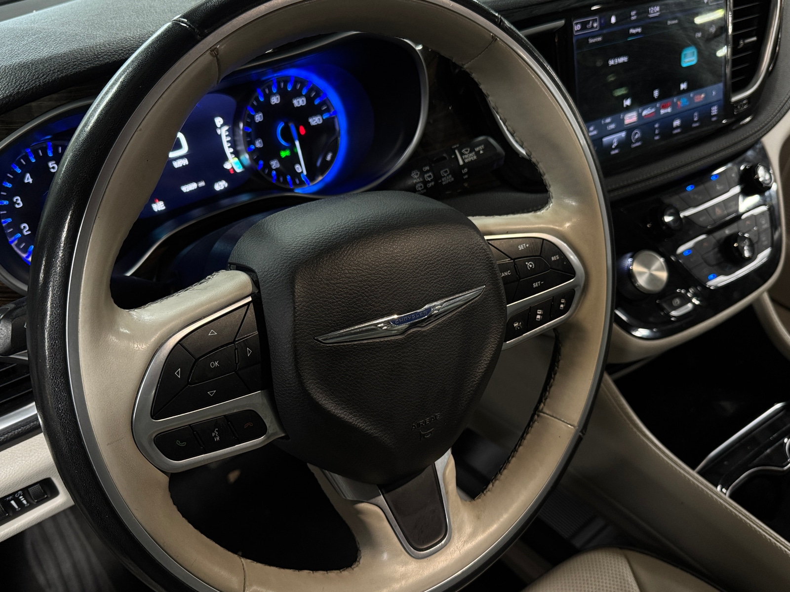 Thumbnail: 2021 Chrysler Pacifica - 4