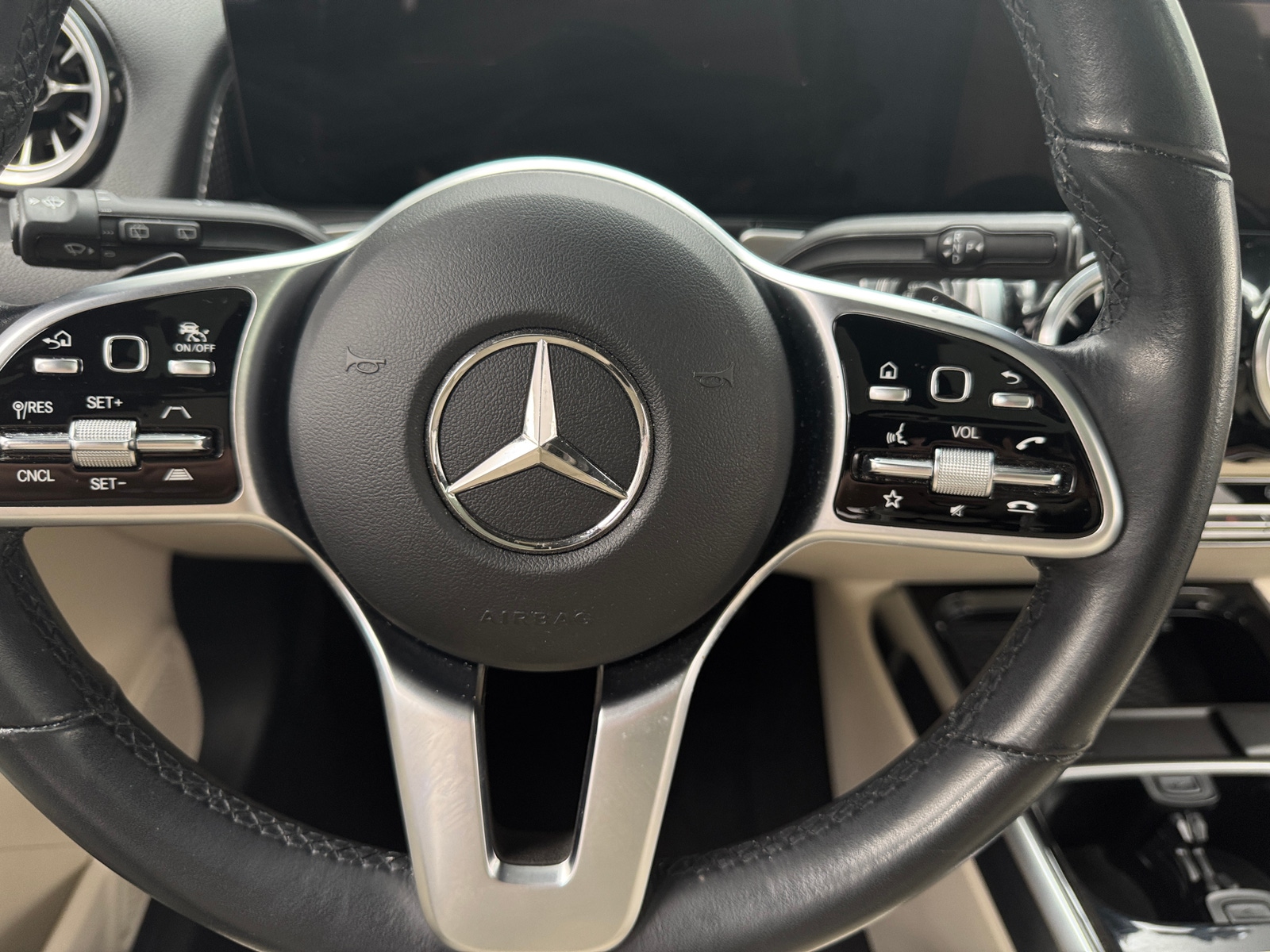 Thumbnail: 2023 Mercedes-Benz GLB - 4