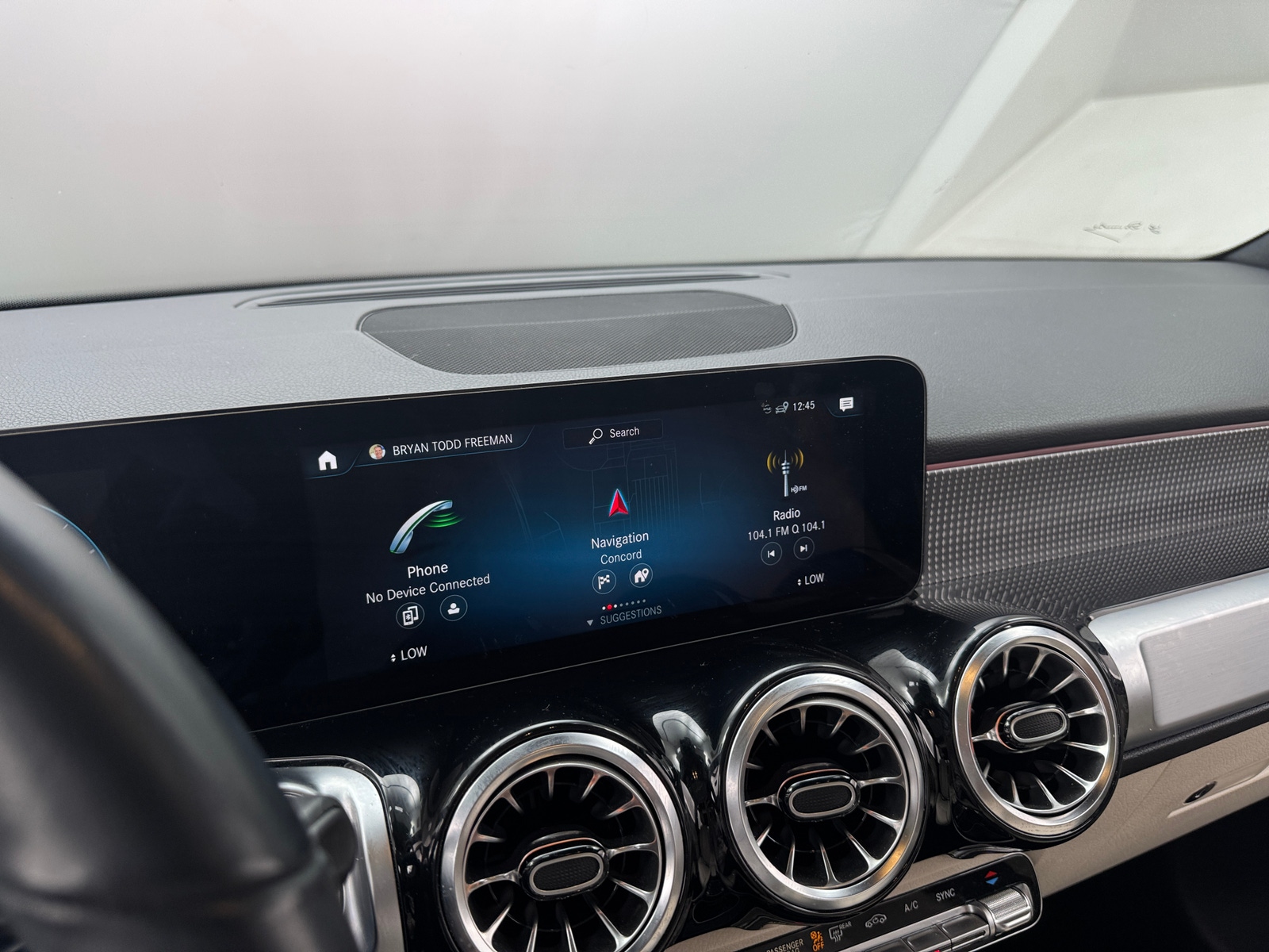 Thumbnail: 2023 Mercedes-Benz GLB - 3