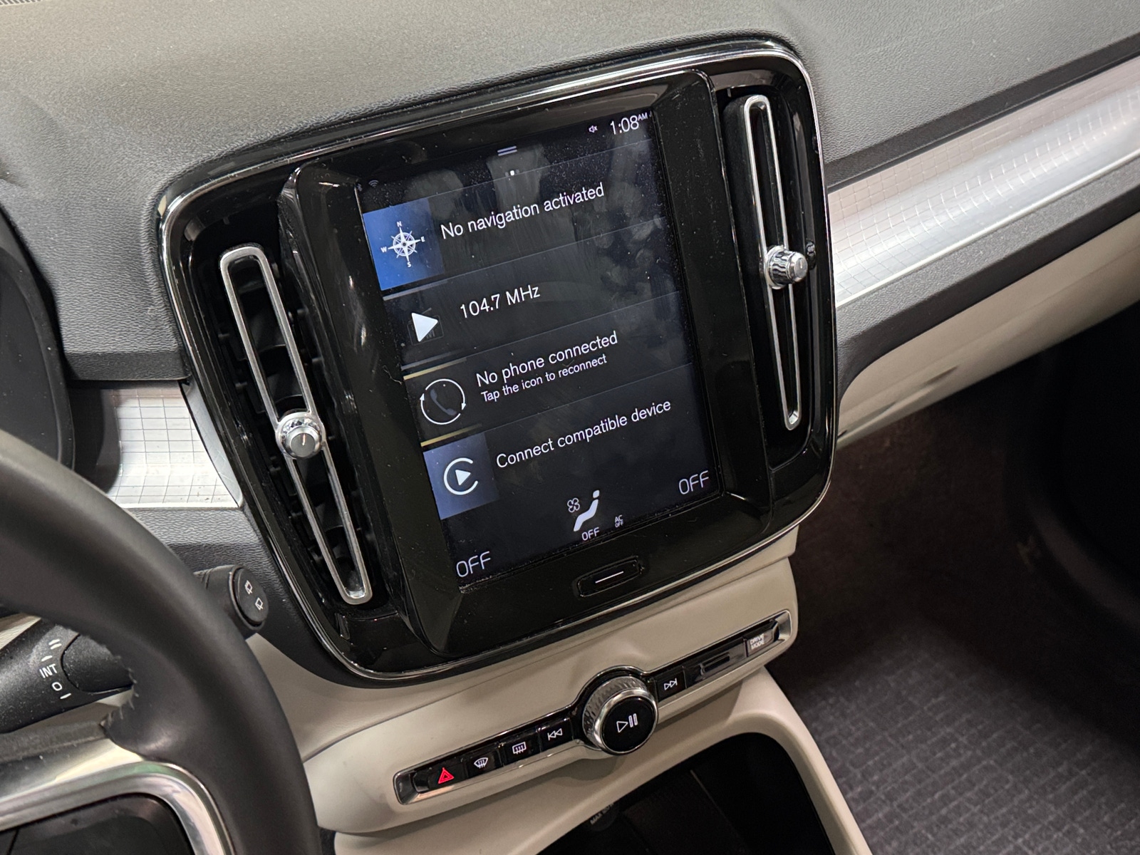 Thumbnail: 2019 Volvo XC40 - 3