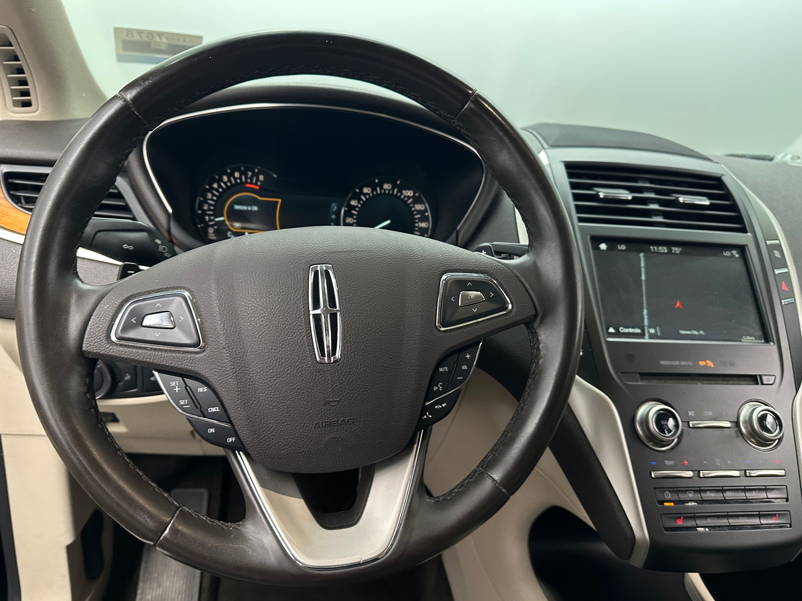 Thumbnail: 2017 Lincoln MKC - 4