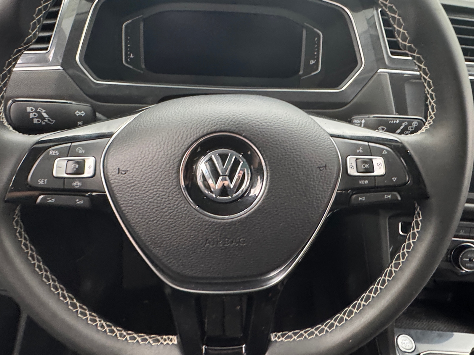 Thumbnail: 2021 Volkswagen Tiguan - 4