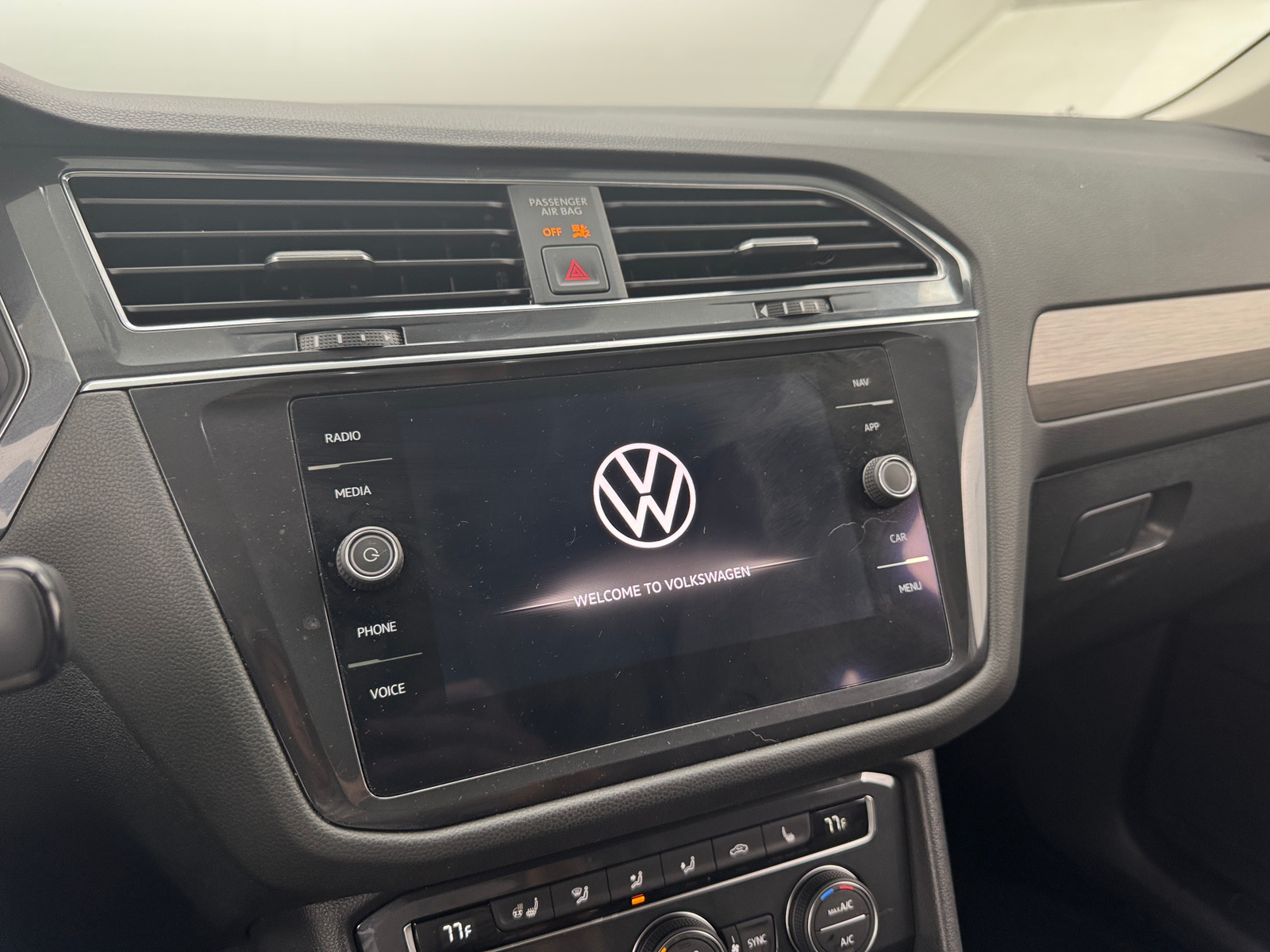 Thumbnail: 2021 Volkswagen Tiguan - 3