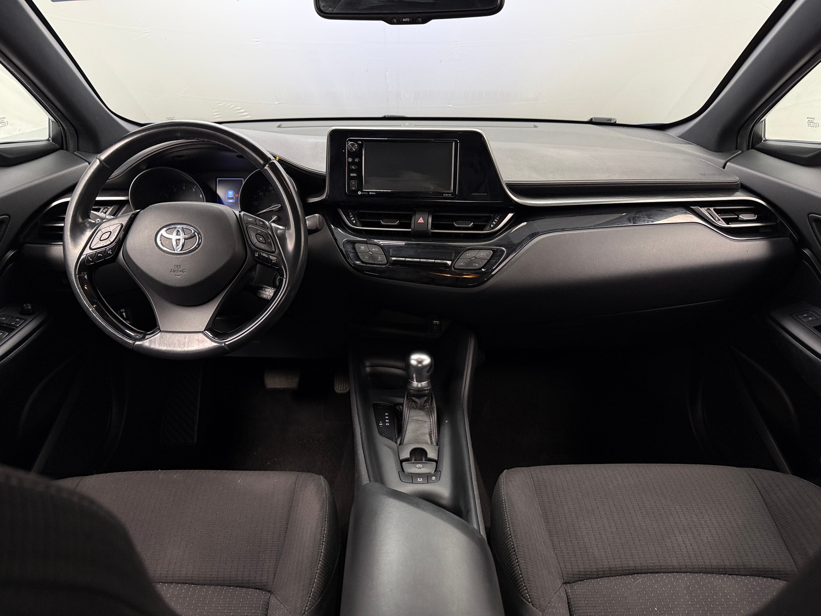 Thumbnail: 2018 Toyota C-HR - 3