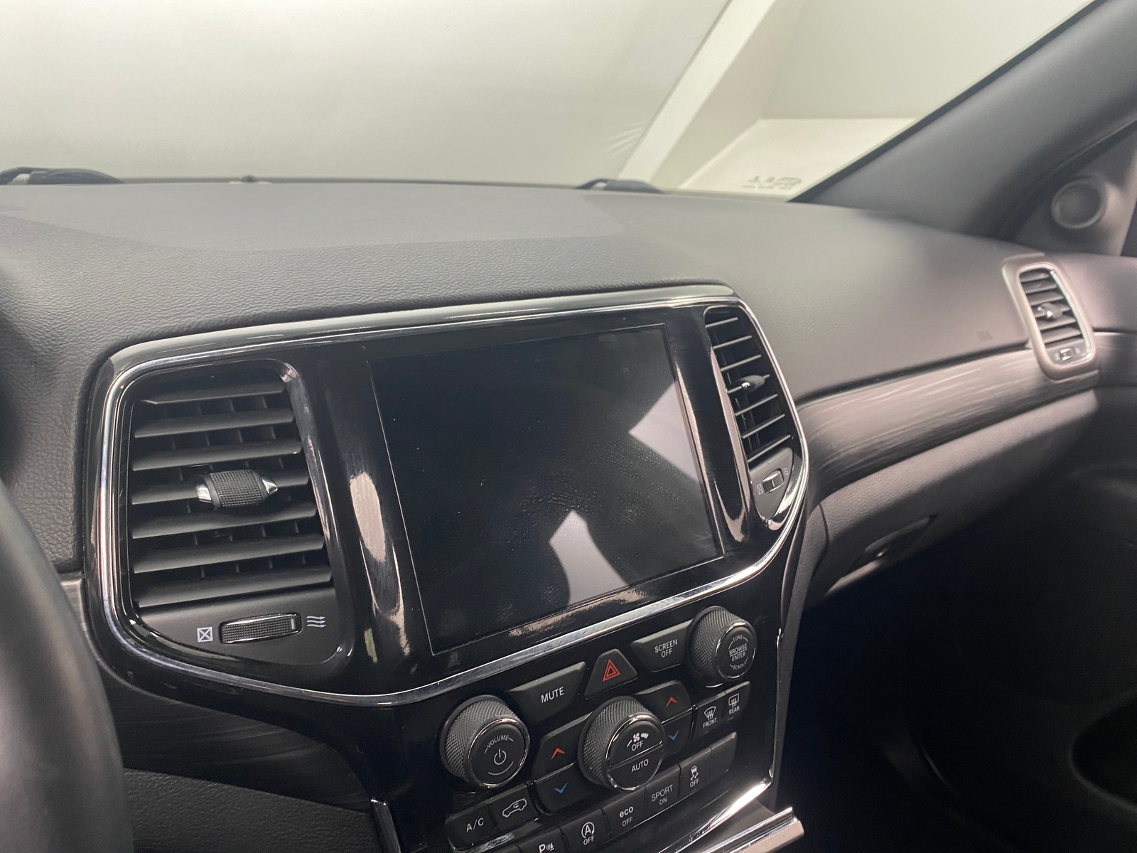 Thumbnail: 2019 Jeep Grand Cherokee - 3