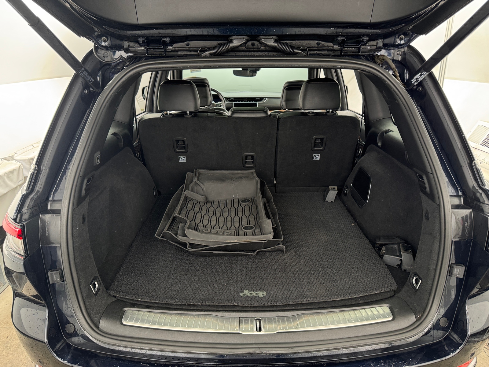 Thumbnail: 2022 Jeep Grand Cherokee - 6