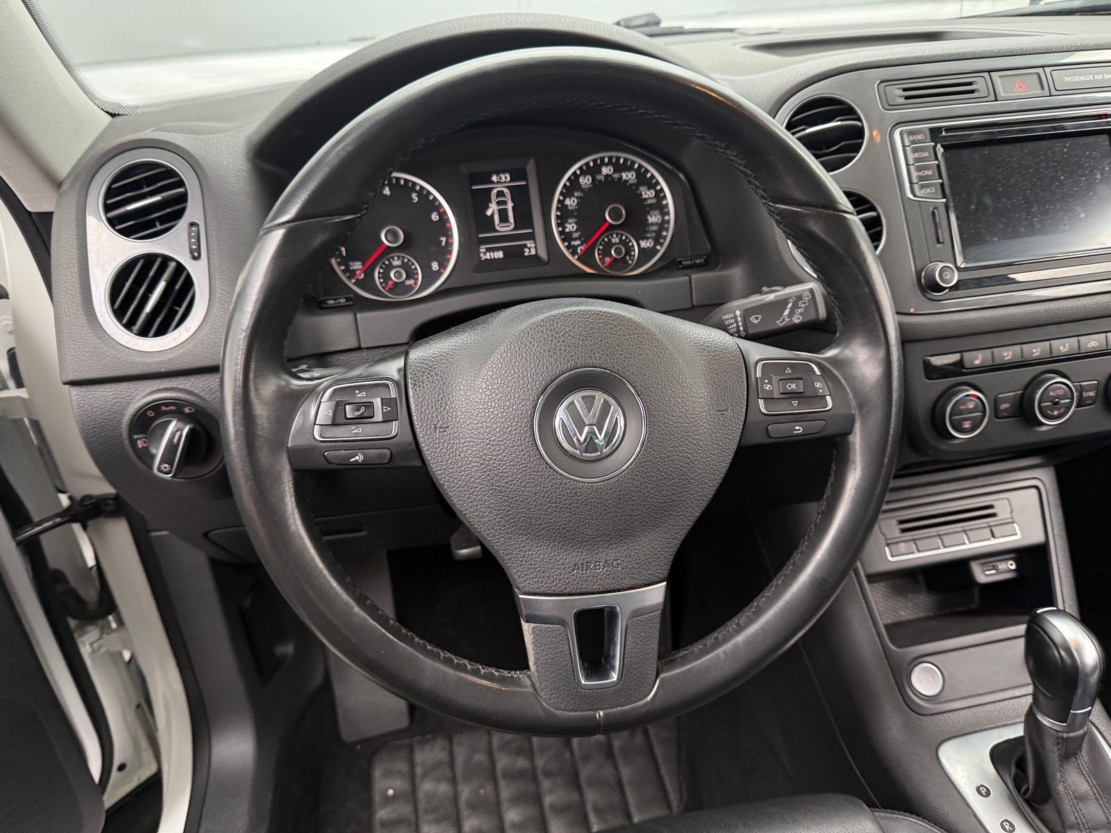 Thumbnail: 2017 Volkswagen Tiguan - 4