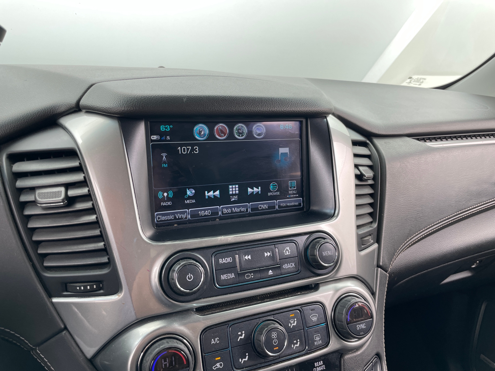 Thumbnail: 2018 Chevrolet Suburban - 3