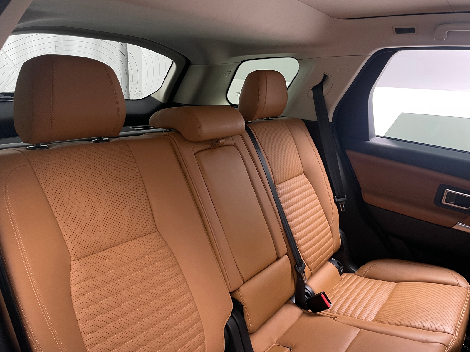 Thumbnail: 2018 Land Rover Discovery Sport - 5