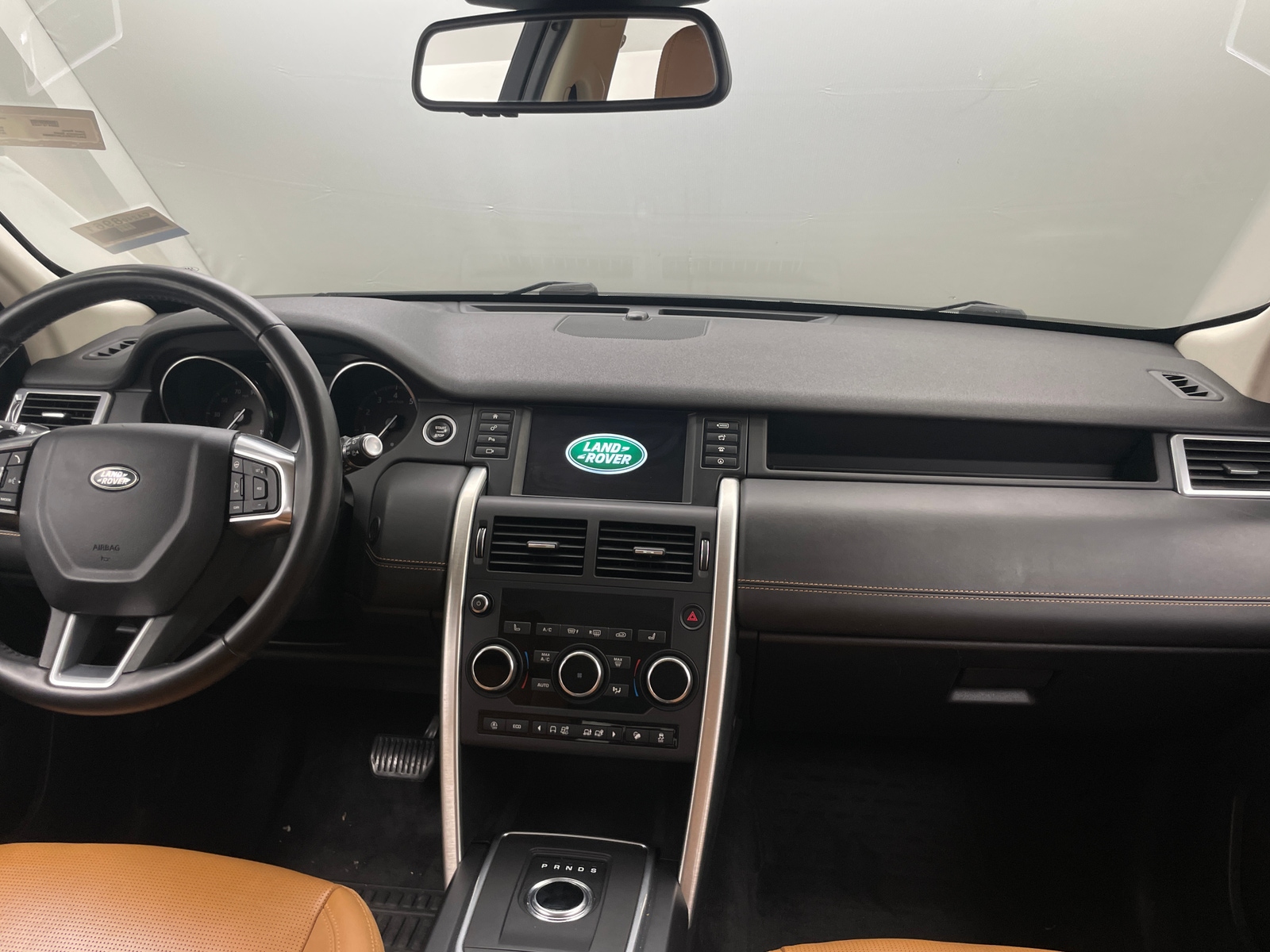 Thumbnail: 2018 Land Rover Discovery Sport - 2