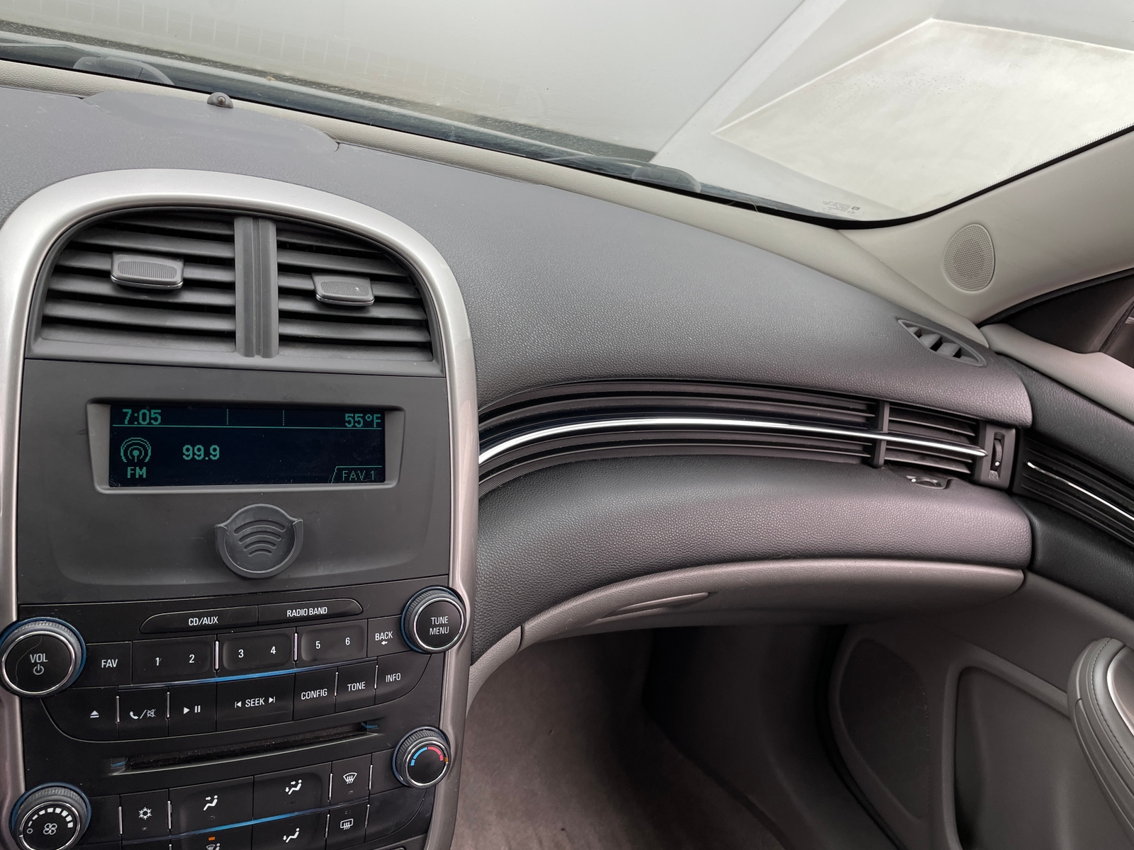 Thumbnail: 2015 Chevrolet Malibu - 4