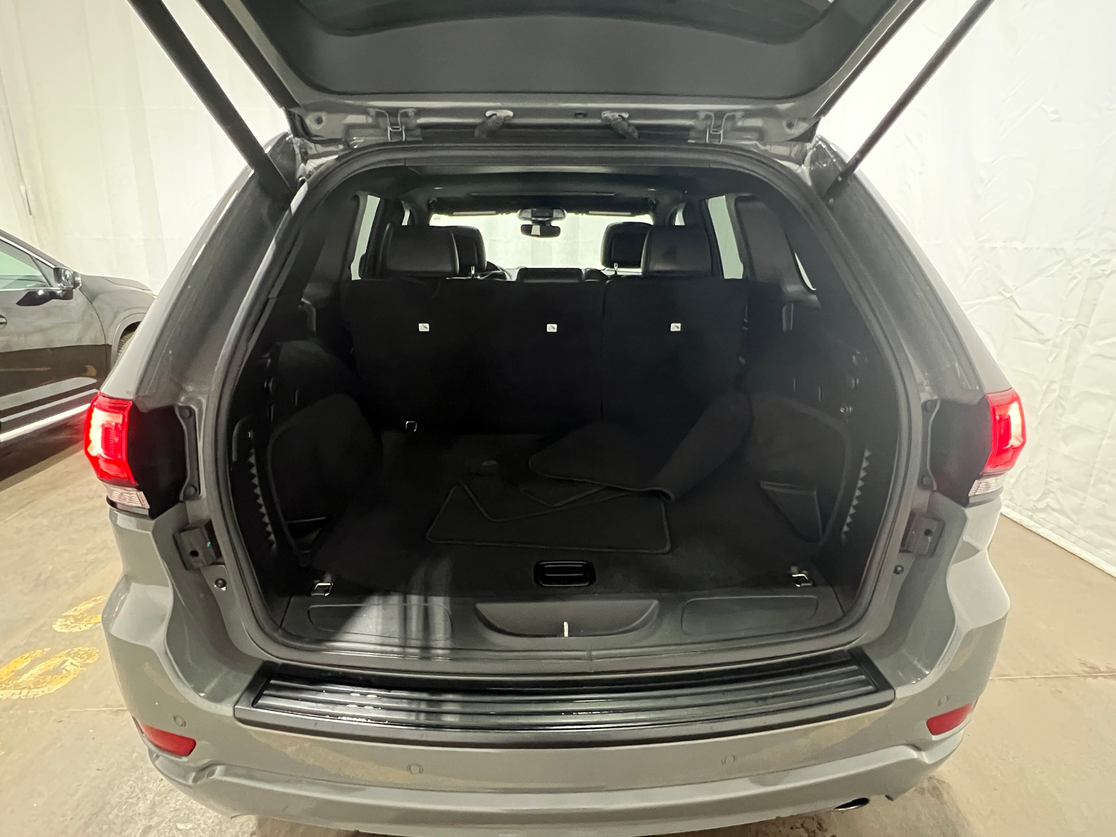 Thumbnail: 2020 Jeep Grand Cherokee - 7