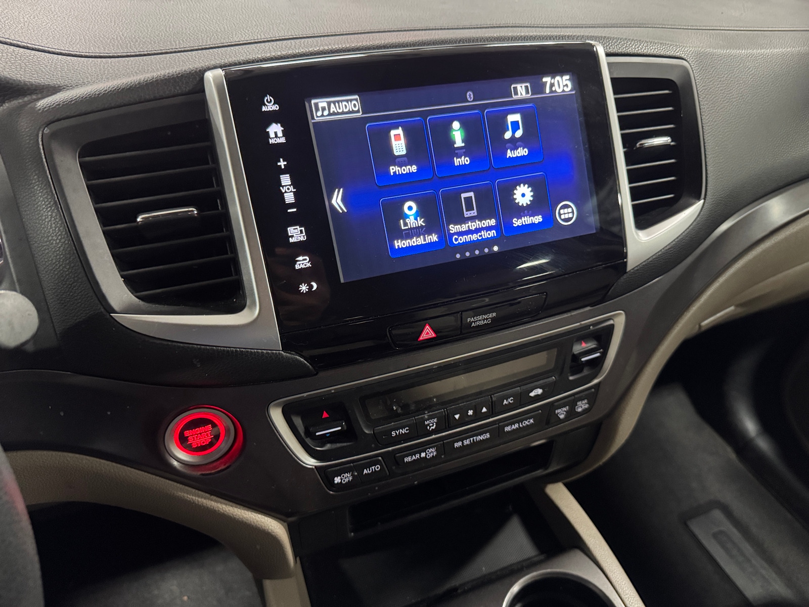 Thumbnail: 2017 Honda Pilot - 4