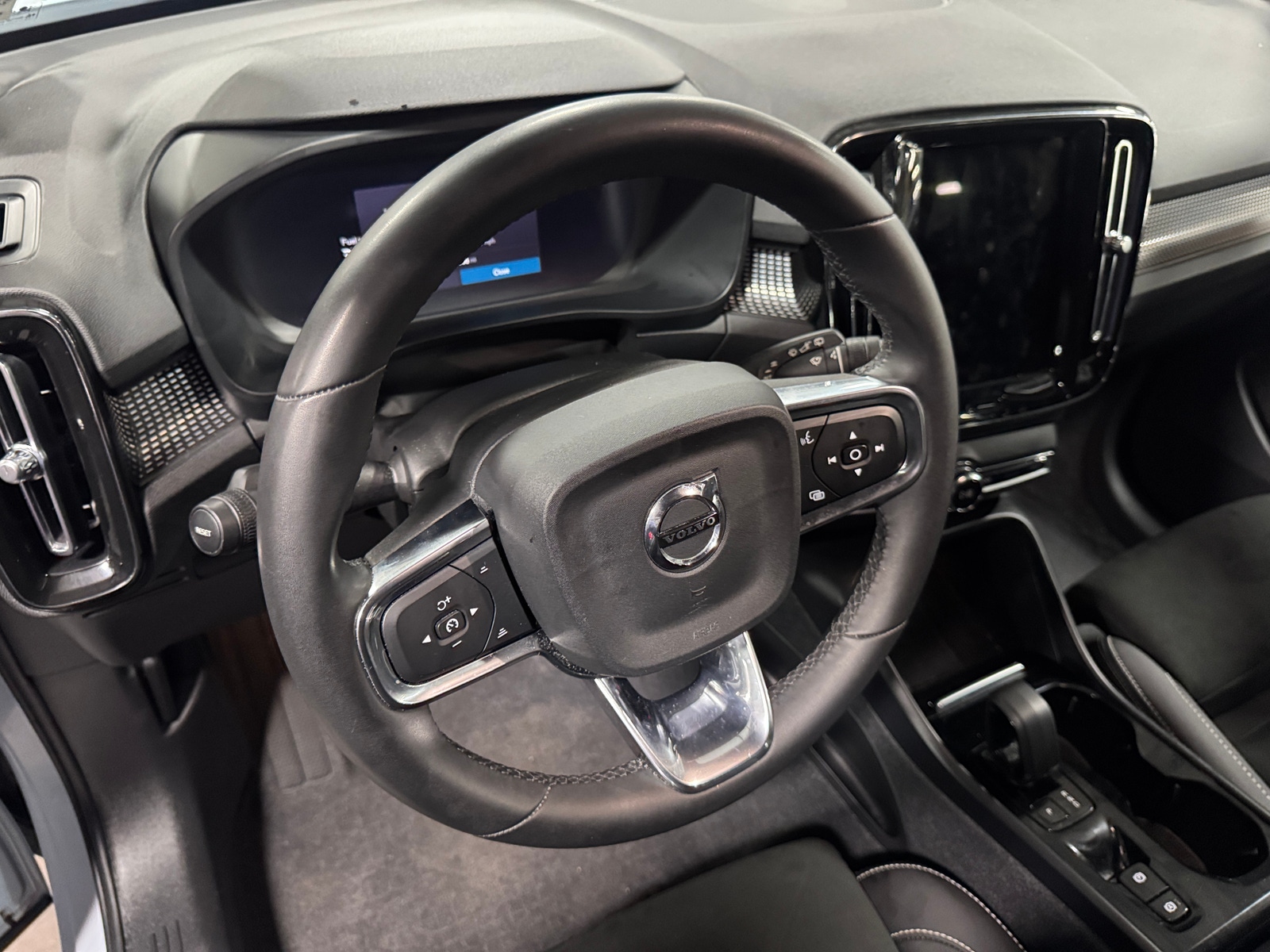 Thumbnail: 2024 Volvo XC40 - 4