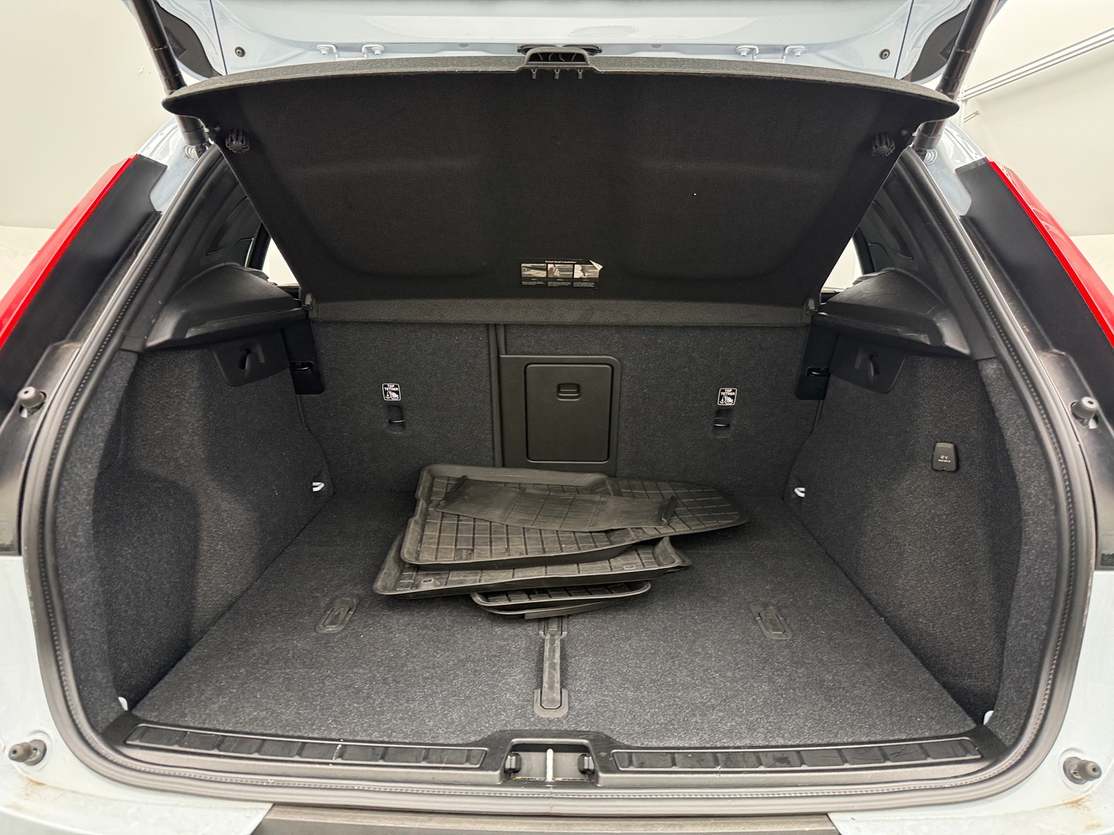 Thumbnail: 2024 Volvo XC40 - 6