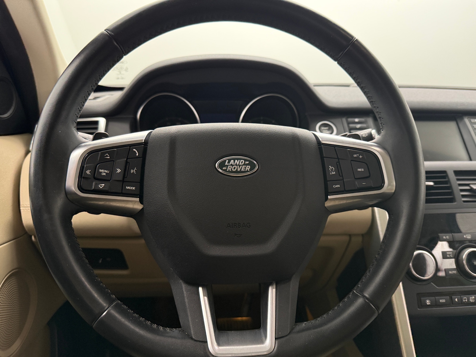 Thumbnail: 2019 Land Rover Discovery Sport - 4