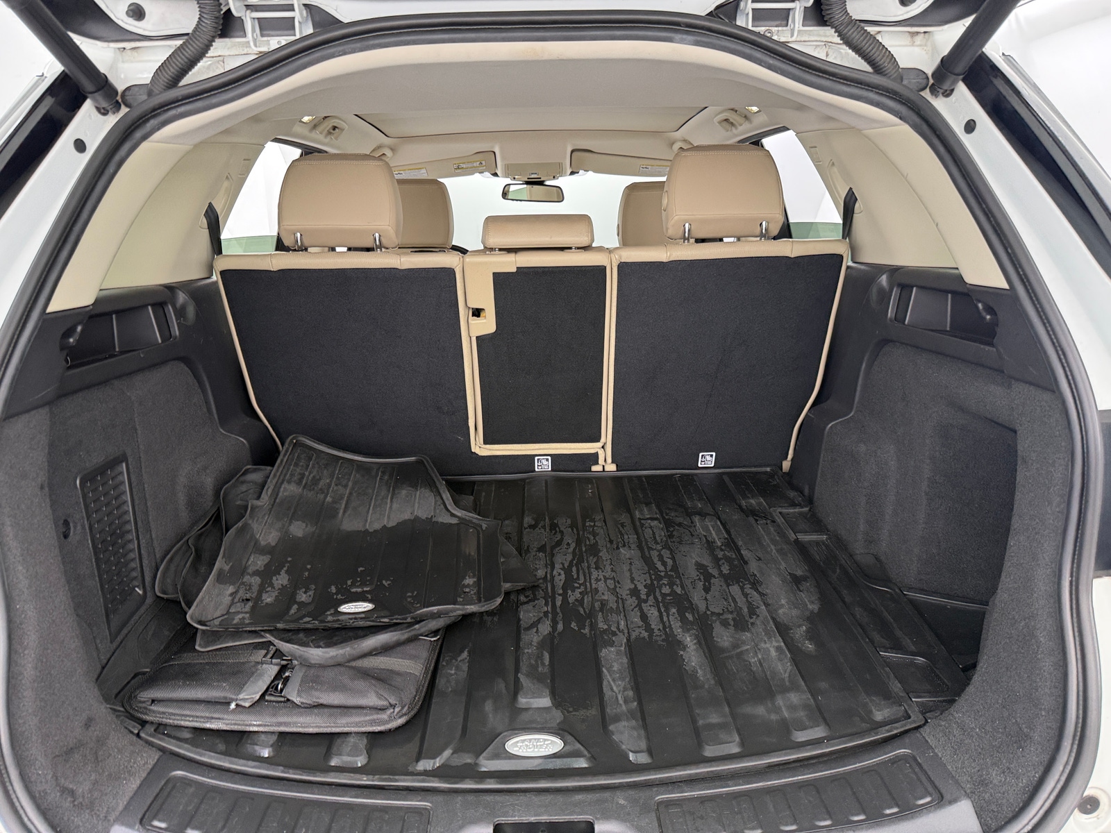 Thumbnail: 2019 Land Rover Discovery Sport - 6