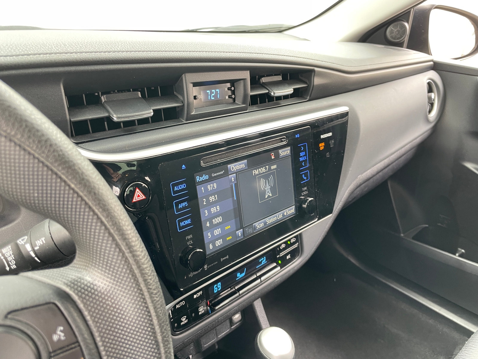 Thumbnail: 2017 Toyota Corolla - 4