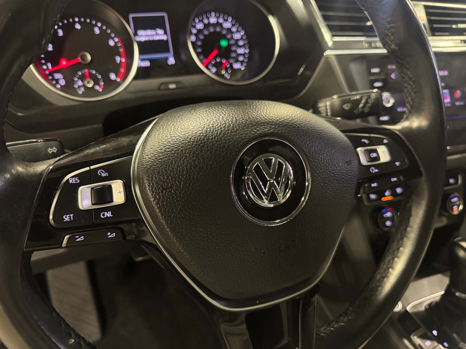 Thumbnail: 2018 Volkswagen Tiguan - 4