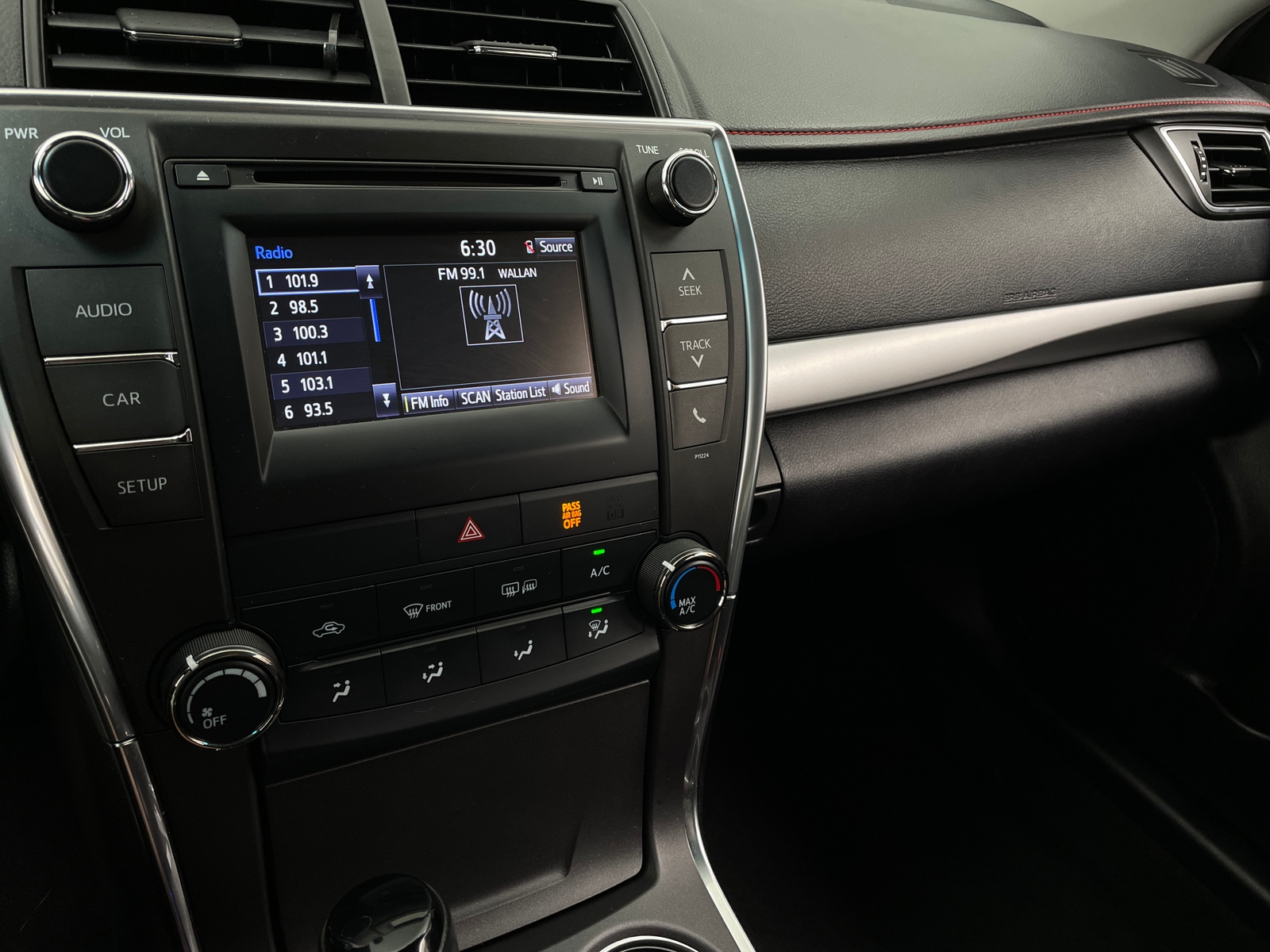 Thumbnail: 2016 Toyota Camry - 4