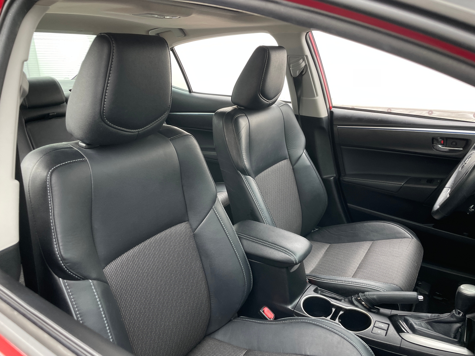 Thumbnail: 2015 Toyota Corolla - 2