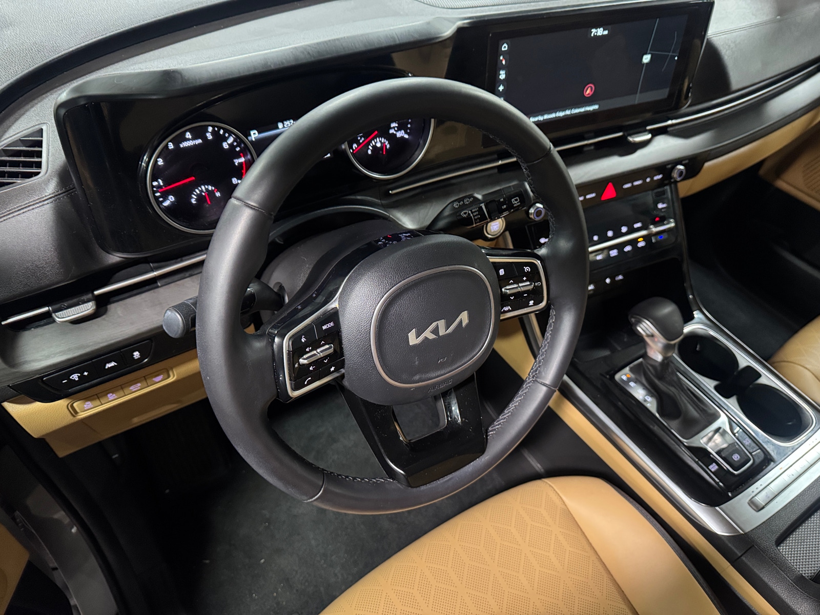 Thumbnail: 2024 Kia Carnival - 4