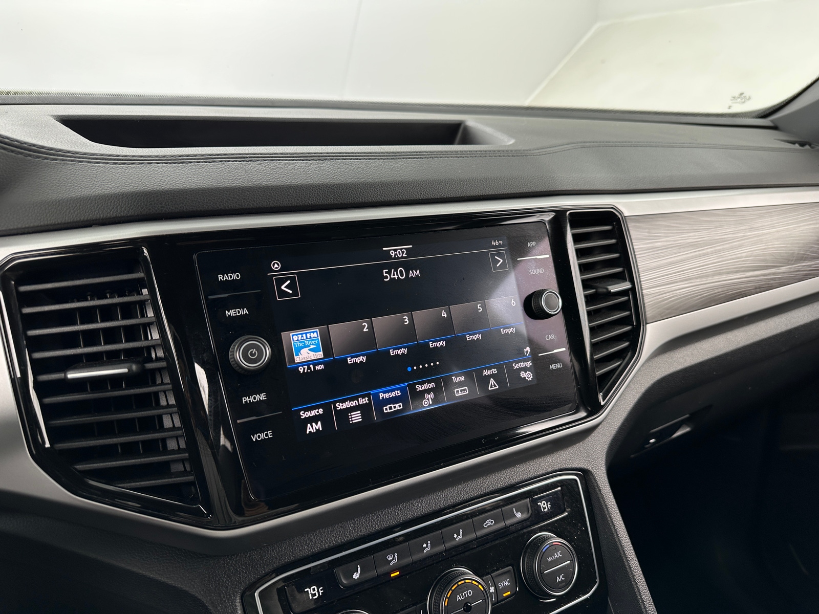 Thumbnail: 2023 Volkswagen Atlas - 3