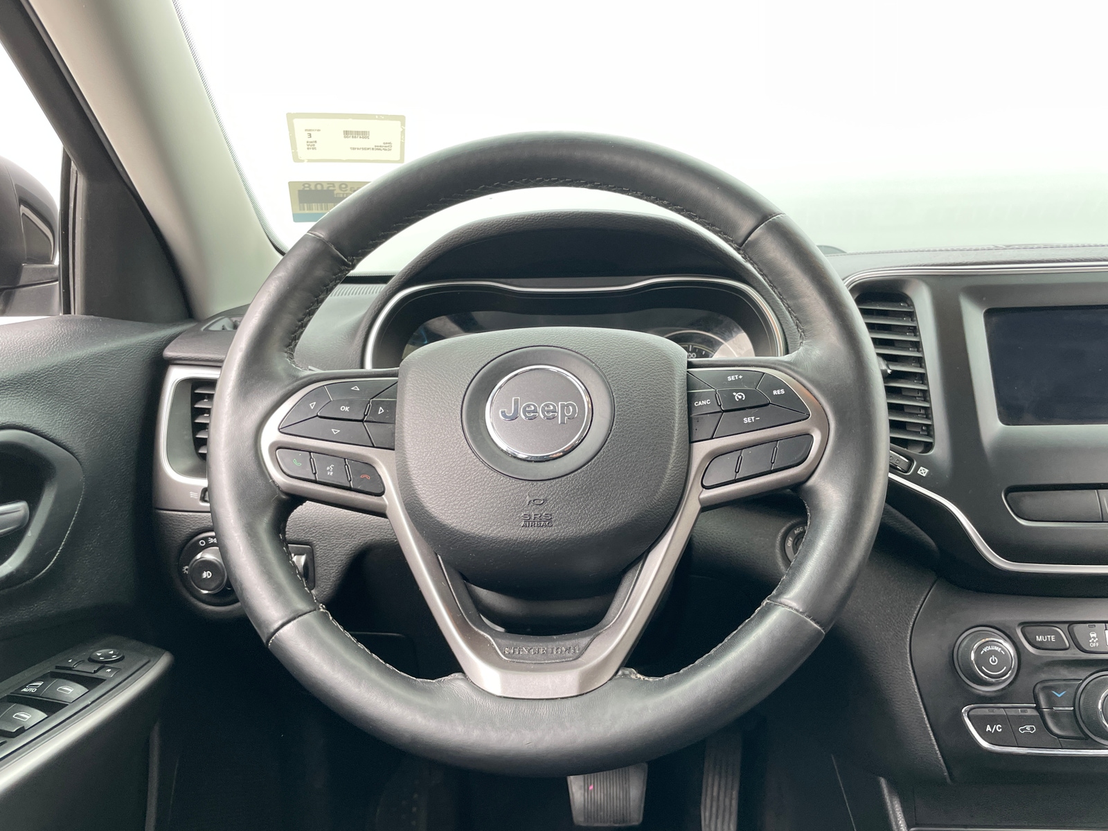 Thumbnail: 2019 Jeep Cherokee - 5