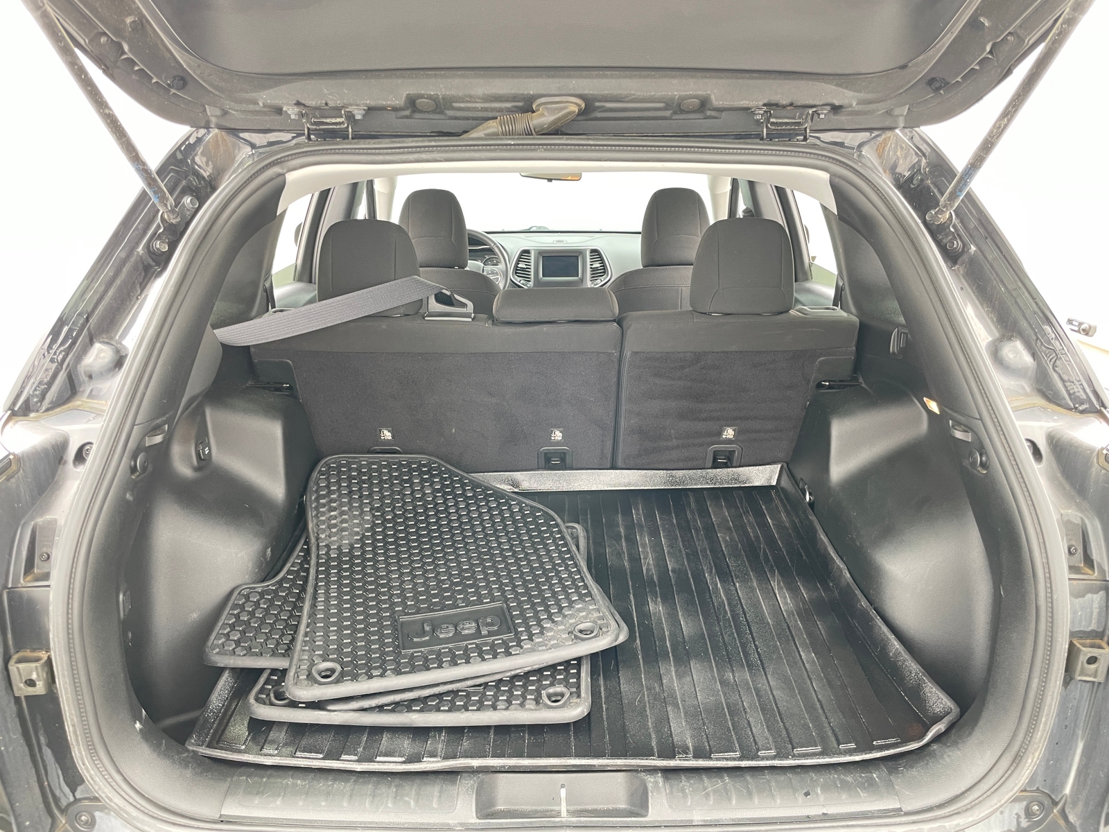 Thumbnail: 2019 Jeep Cherokee - 7