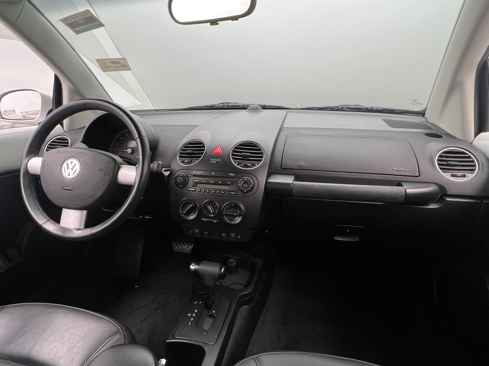 Thumbnail: 2010 Volkswagen New Beetle - 2