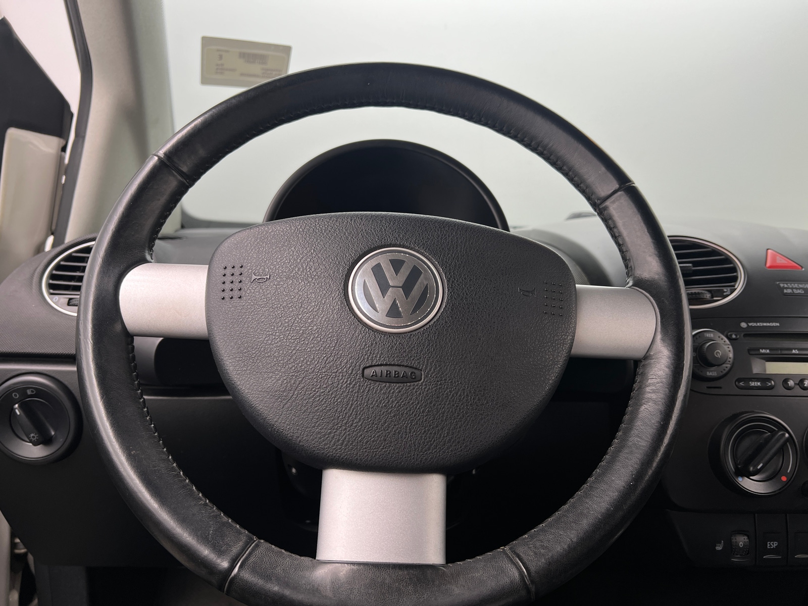 Thumbnail: 2010 Volkswagen New Beetle - 4
