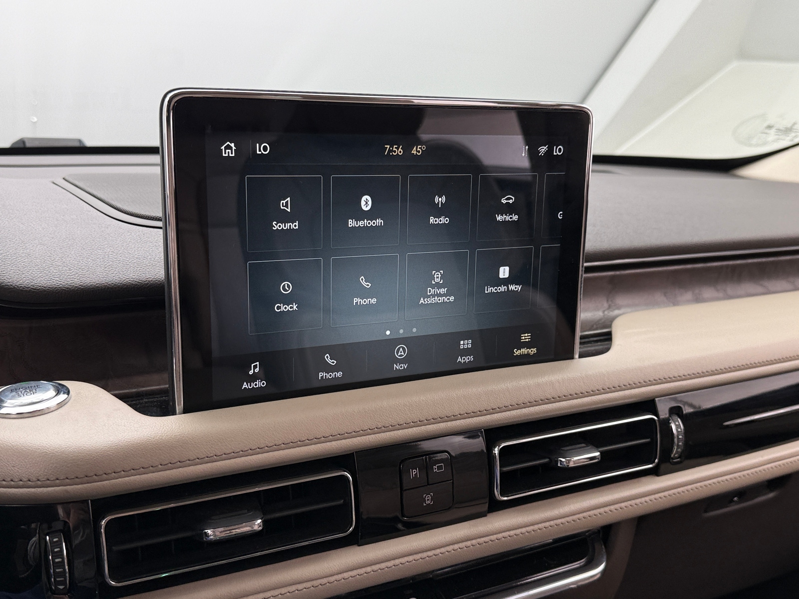 Thumbnail: 2020 Lincoln Aviator - 3