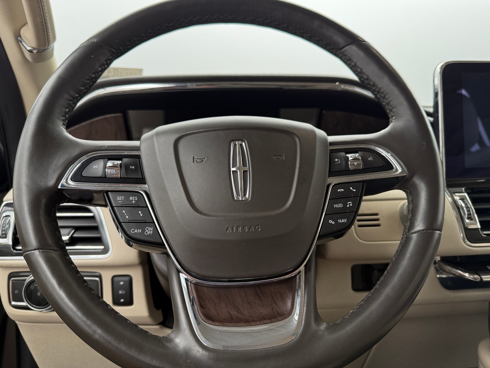 Thumbnail: 2020 Lincoln Navigator - 4