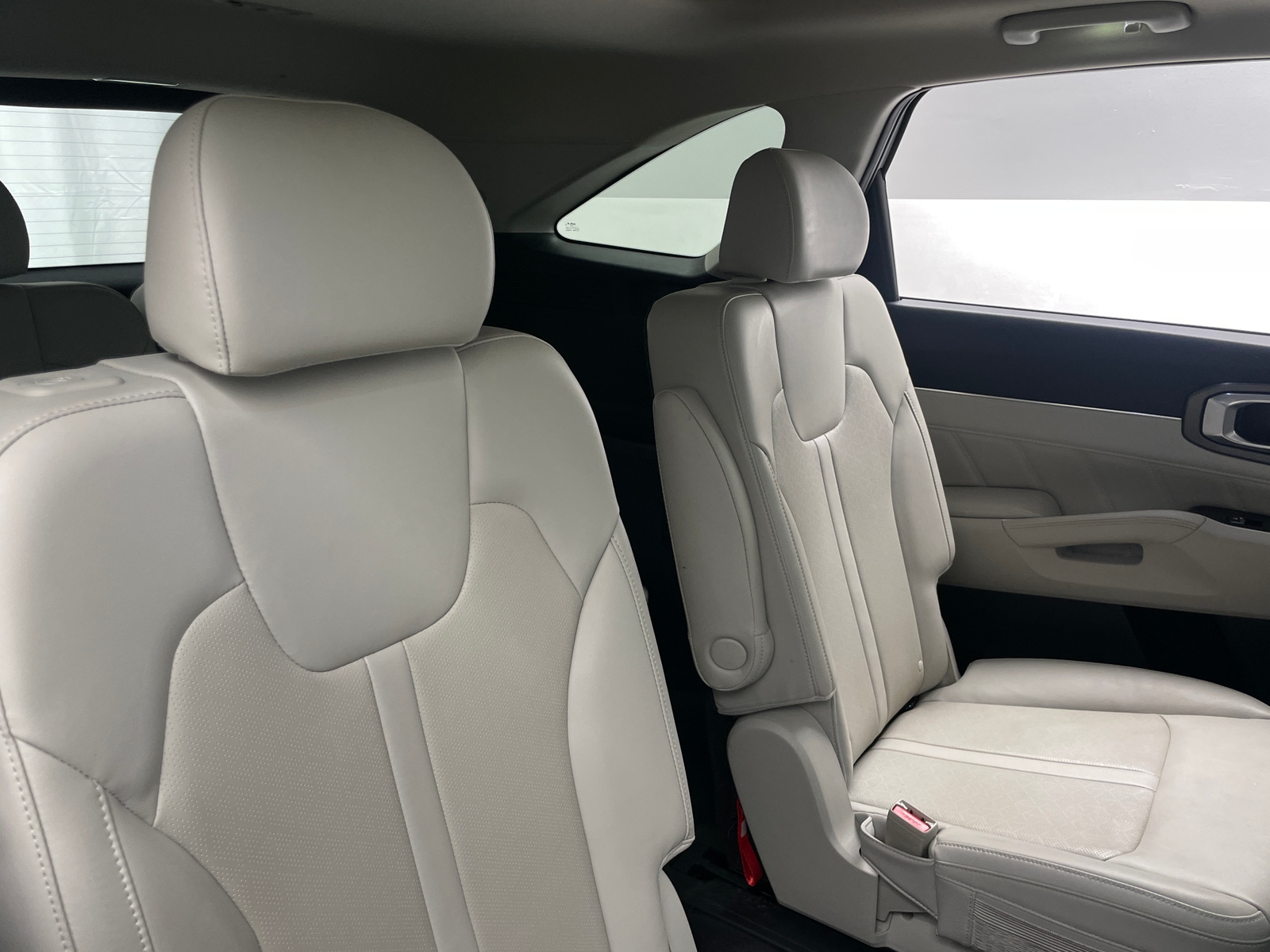 Thumbnail: 2023 Kia Sorento - 5