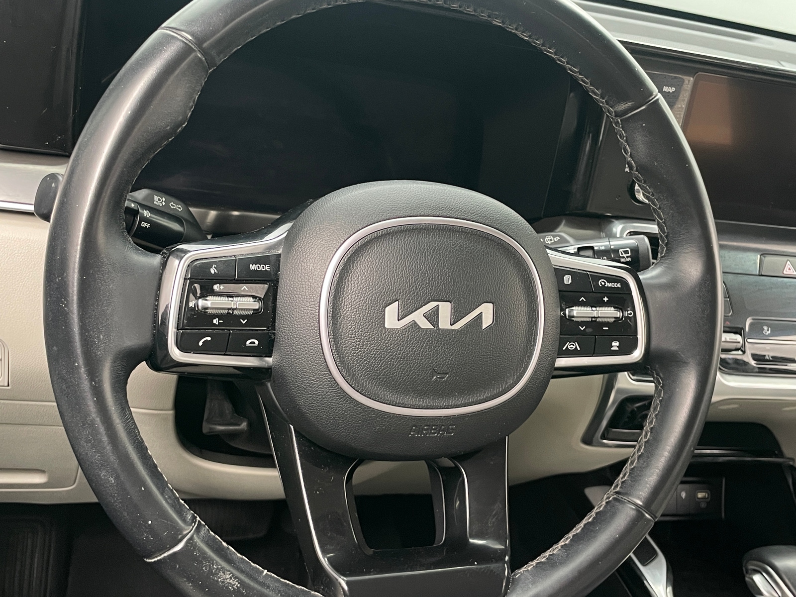 Thumbnail: 2023 Kia Sorento - 4