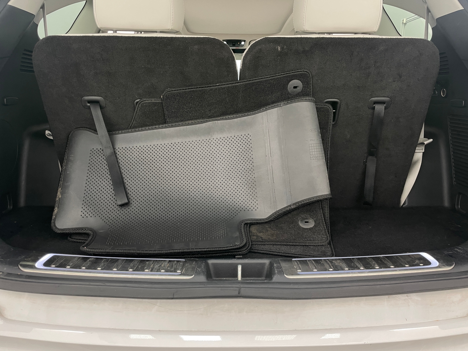 Thumbnail: 2023 Kia Sorento - 6