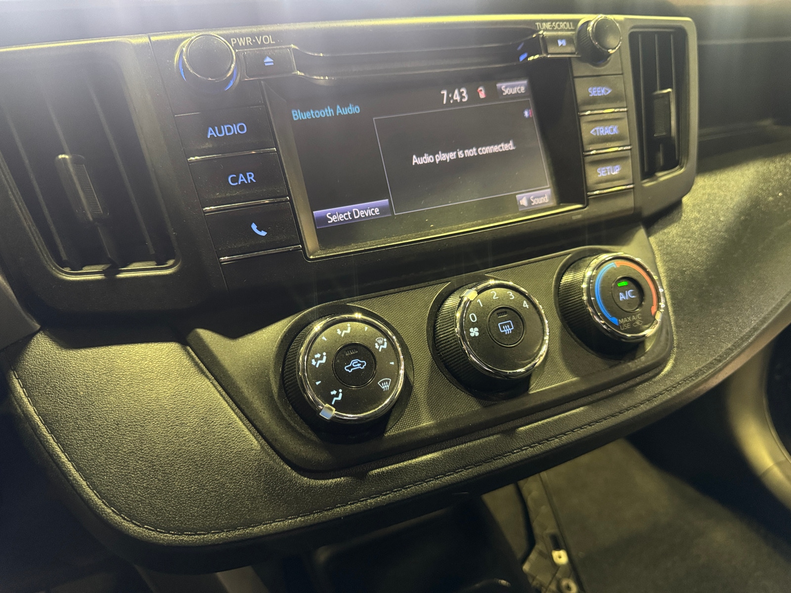 Thumbnail: 2018 Toyota RAV4 - 4