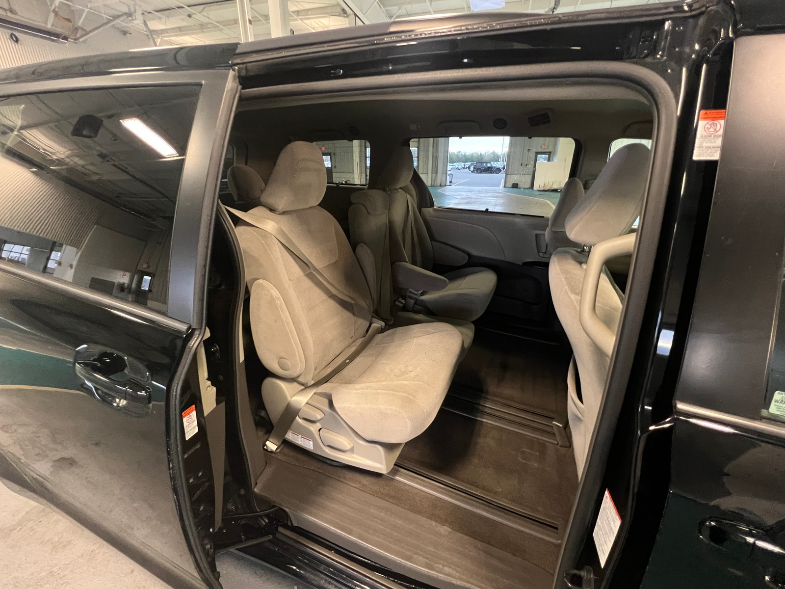 Thumbnail: 2015 Toyota Sienna - 6