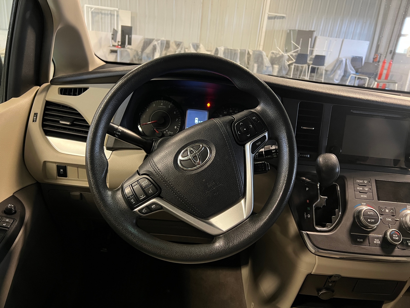 Thumbnail: 2015 Toyota Sienna - 5