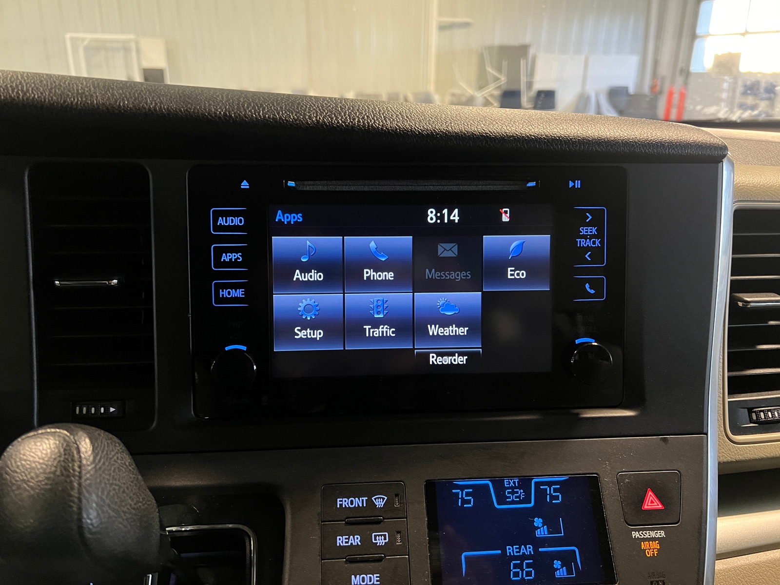 Thumbnail: 2015 Toyota Sienna - 4