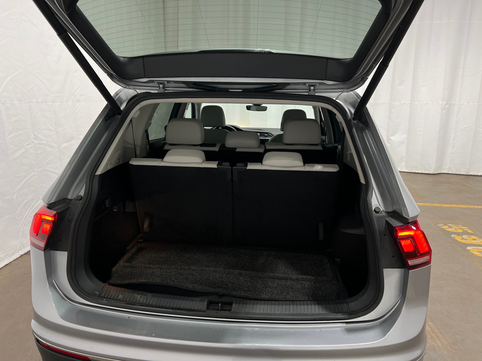 Thumbnail: 2021 Volkswagen Tiguan - 6