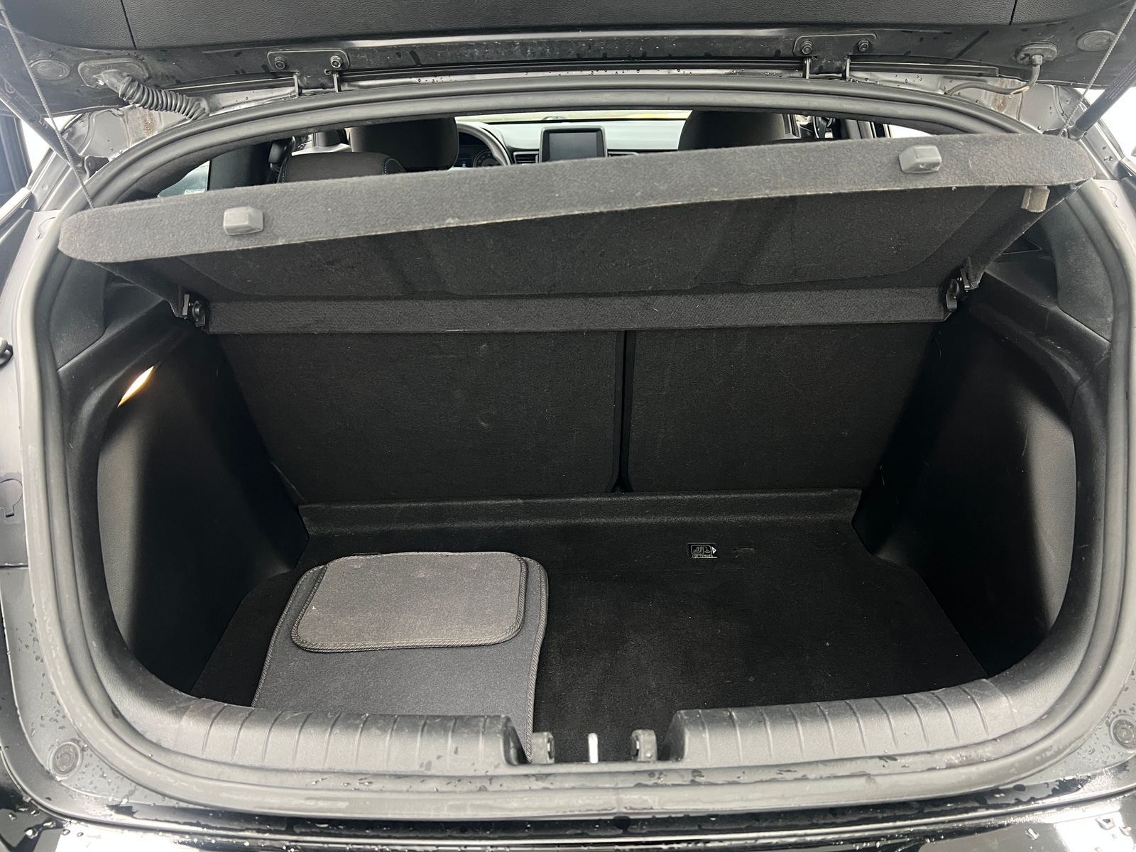 Thumbnail: 2019 Hyundai Veloster - 6