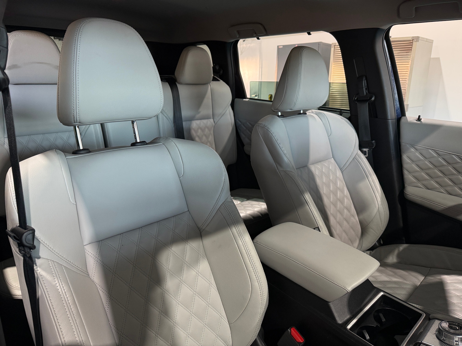 Thumbnail: 2023 Mitsubishi Outlander - 2