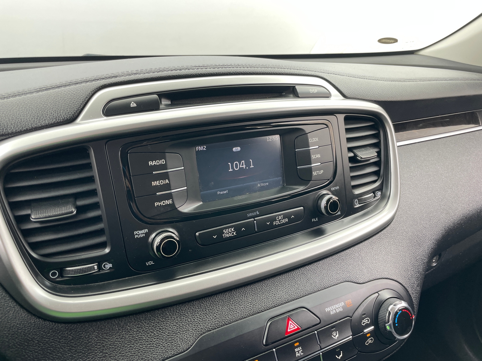 Thumbnail: 2017 Kia Sorento - 4