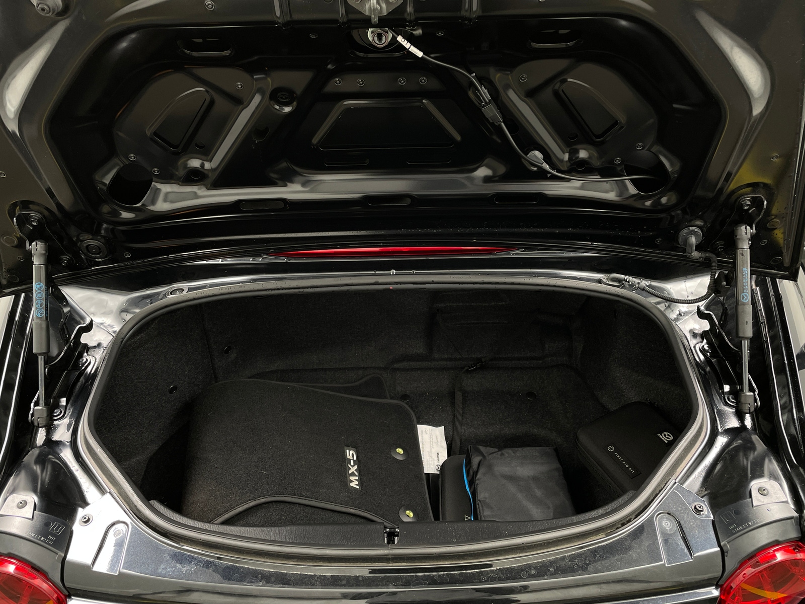 Thumbnail: 2023 Mazda MX-5 Miata - 5