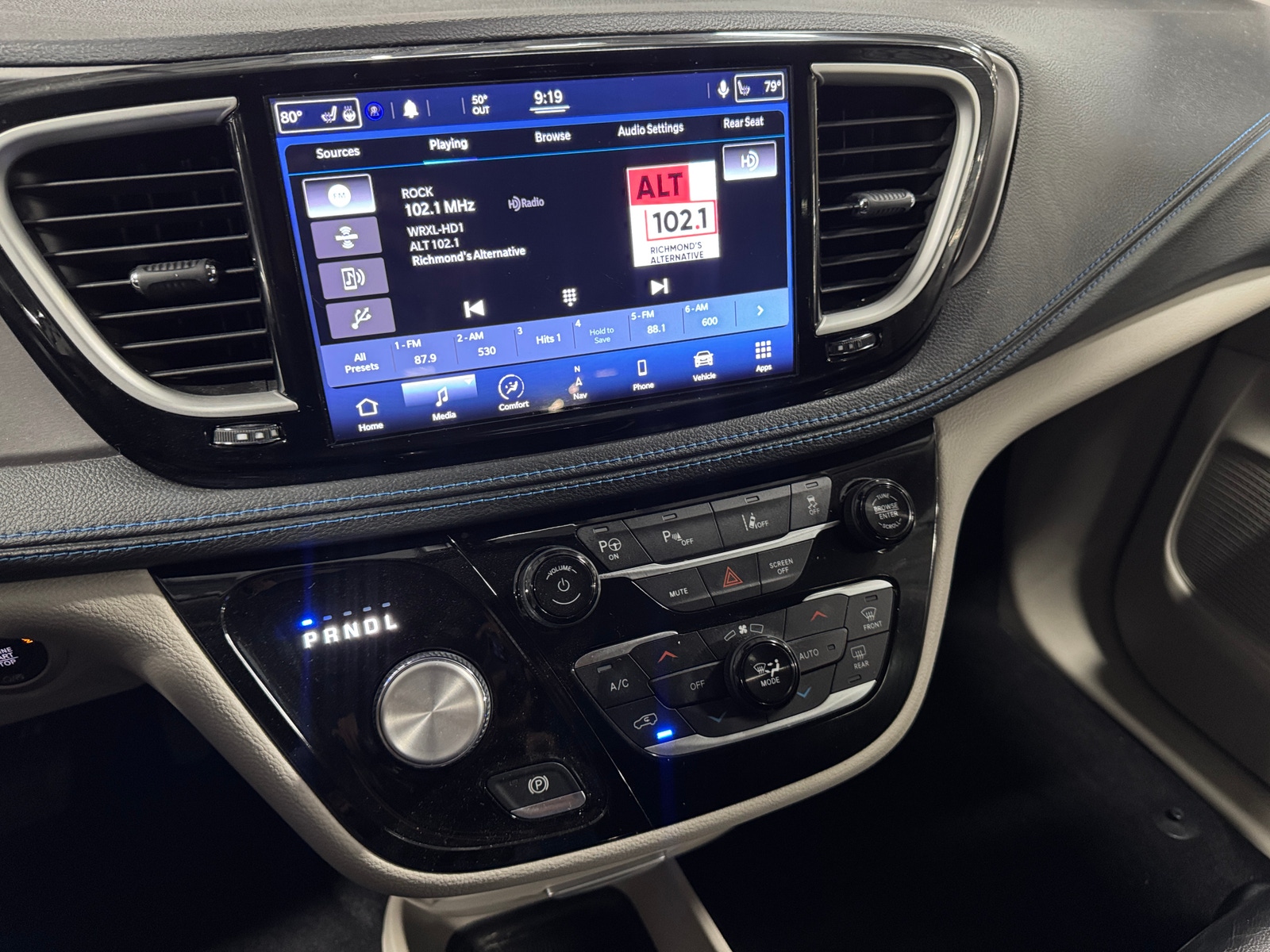 Thumbnail: 2021 Chrysler Pacifica - 3