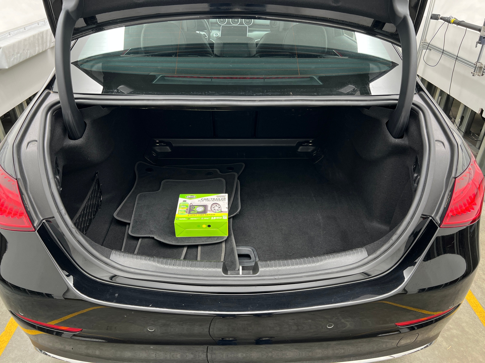 Thumbnail: 2024 Mercedes-Benz C-Class - 6