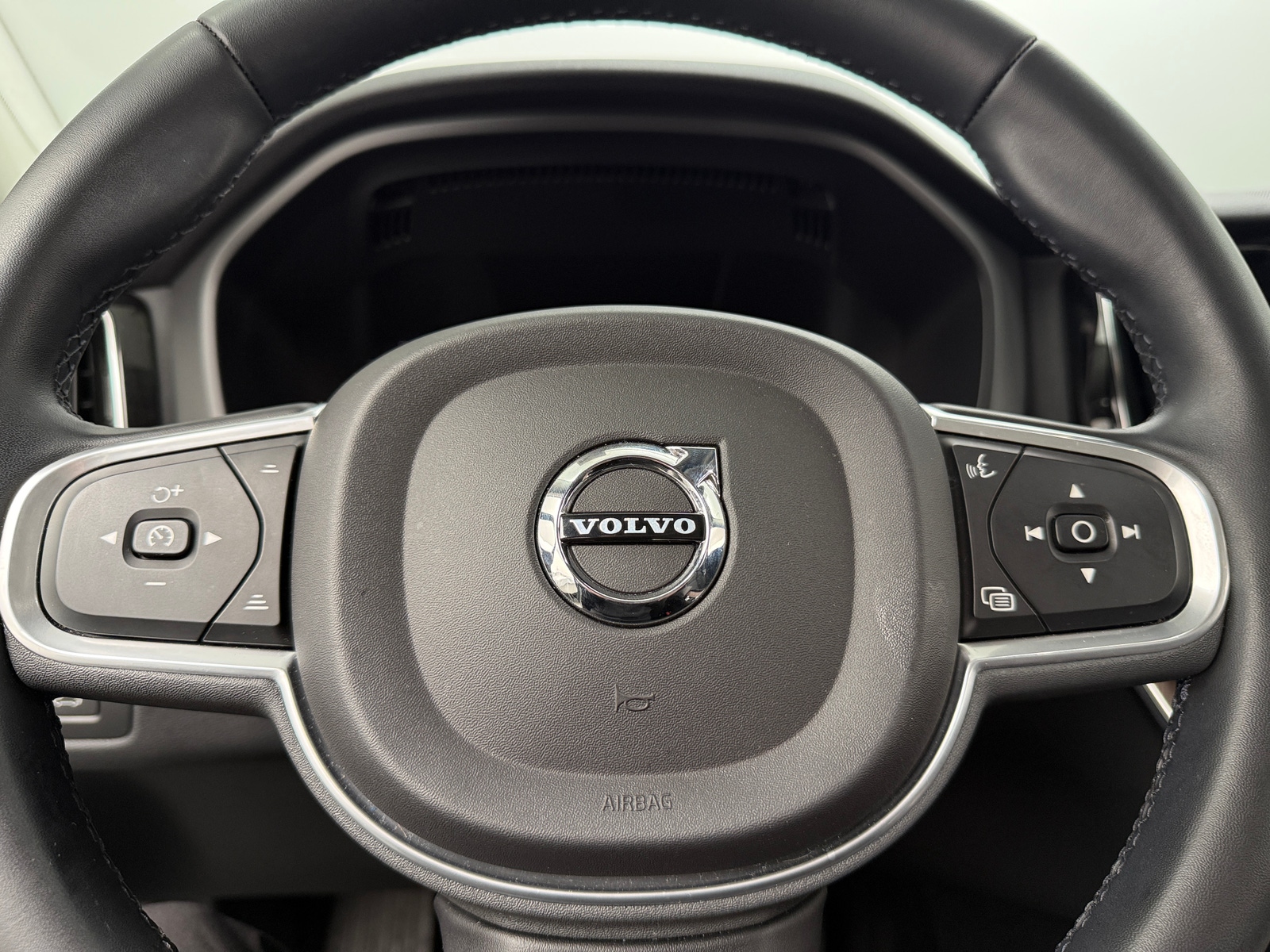 Thumbnail: 2022 Volvo XC60 - 4